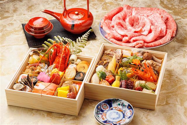 【京都三条 箔】11月30日までのご予約で送料無料!「箔の寿き焼きおせち2025」販売開始