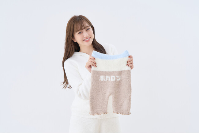 菊地亜美×「履くホカロン」コラボ商品を楽天市場限定で発売決定!