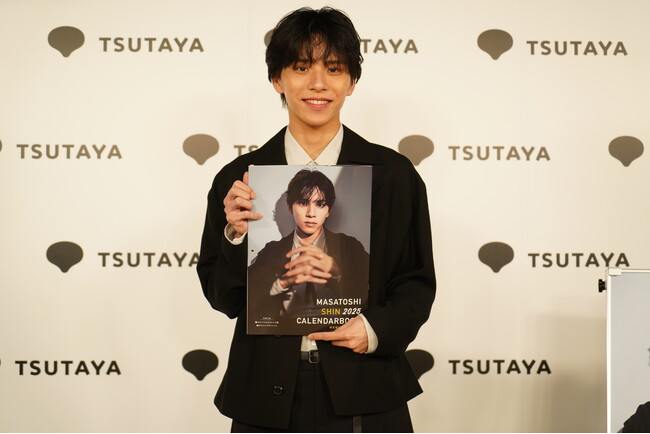 新正俊がカレンダーブック発売イベントに登場!「来年もいろんなことに挑戦していけたら」