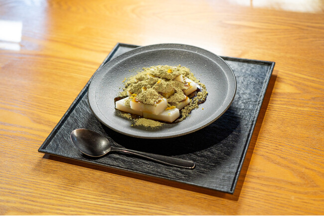 【元祖くず餅に新しい冬の味が登場】2025年1月6日(月)より「くず餅(柚子の香)」を提供開始