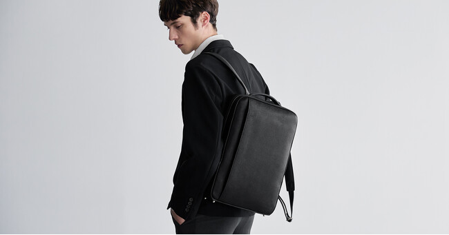 スーツとジャケットのための、メンズビジネスバックパック「Solid Backpack」
