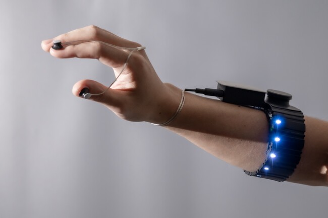 人の力触覚を記録・保存する力触覚センシングシステムSenseFuse(TM)を開発