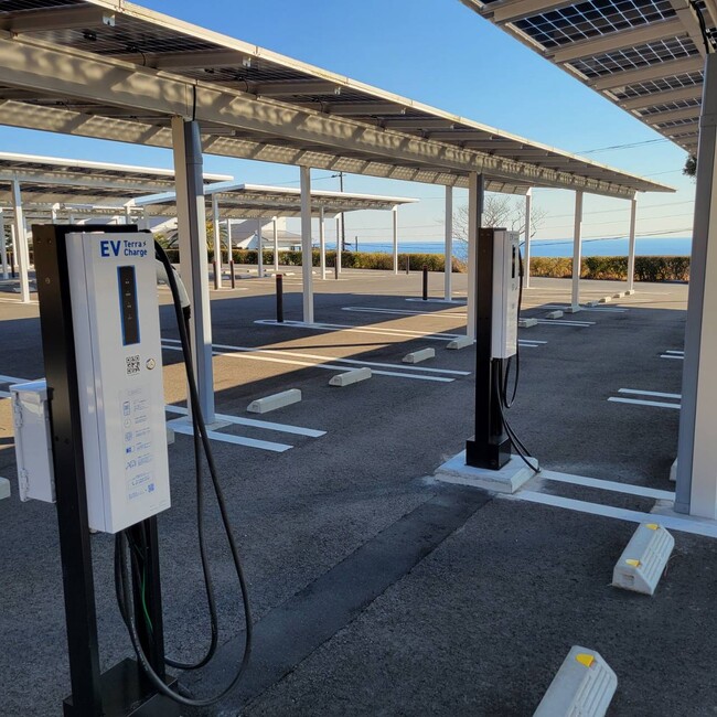 EV 充電器をホテルやゴルフ場など全 33 施設に設置