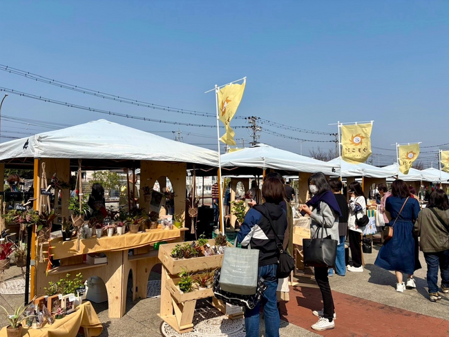 【愛知県半田市】4/27(日)、大府パーキングエリアで初開催!知多半島農業マルシェ『にこもぐ』