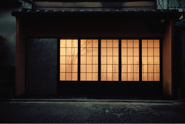 SAKEBARO HIGASHIYAMA KYOTO、白川の畔にグランドオープン