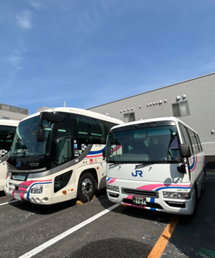 貸し切りバスに放射冷却素材「Radi-Cool」を施工~