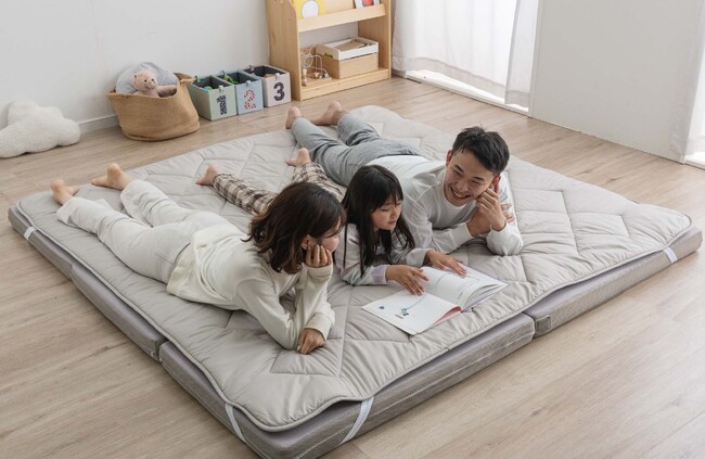 家族みんなでゴロ寝革命!どこでも広々快眠スペース ファミリータイプのマットレス&敷パッドが登場!