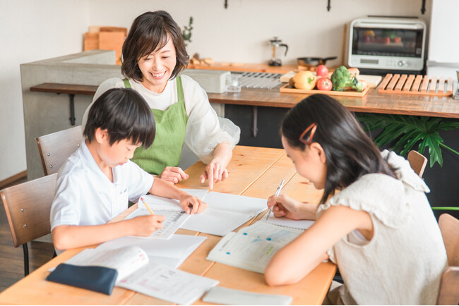 【調査レポート】全国の小学生の保護者が学校以外の学習として利用しているものは何?