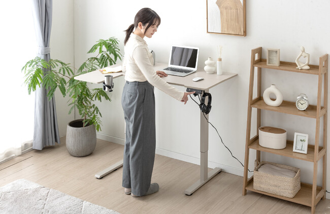「スタンディングワークをもっと身近に」初めての電動昇降デスクに最適な決定版モデルが登場