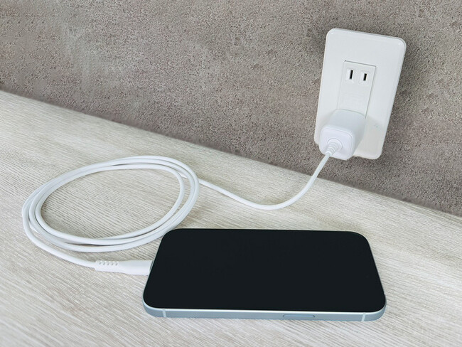 【新商品】これ1つでらくらく充電!Type-Cケーブル一体型AC充電器【磁気研究所】