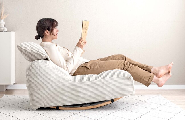 ソファか?ロッキングチェアか?悩める方に朗報 ソファの進化版“ロッキング機能付き”ソファが登場。