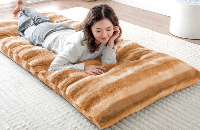 ねこと寄り添うしあわせを、そのままマットに 『もはや、ねこ。』シリーズに“ごろ寝マット”が新登場!