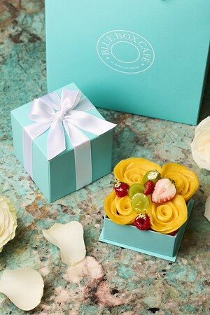 【TIFFANY & CO.】ブルー ボックス カフェに、宝石のような ブルー ボックス ケーキが登場