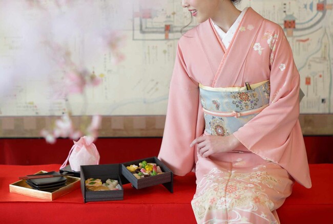 大阪城の春を彩る、究極の「お花見弁当」解禁!「賛否両論」笠原将弘氏の感性が光る1箱を。