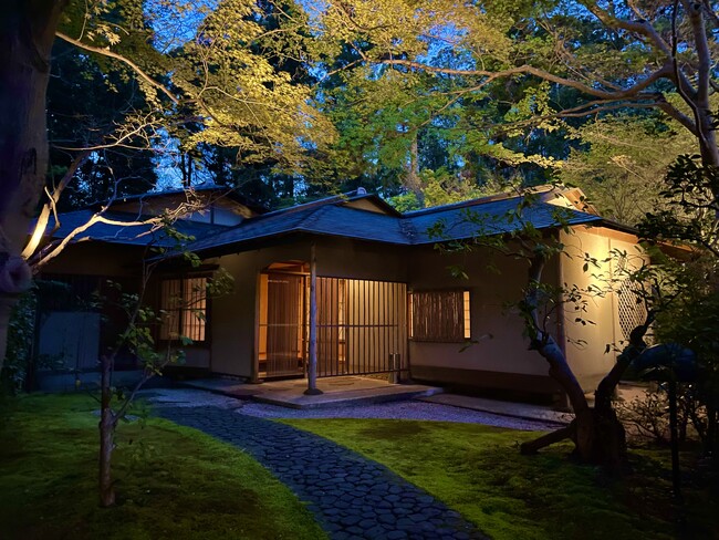 【ザ・プリンス 京都宝ヶ池】日本庭園に建つ名建築「茶寮」で美酒に酔う夏の宵 大人の隠れ家「BAR茶寮」期日限定でOPEN!