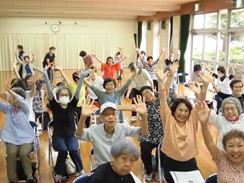 新たな交流の場を創出!~懐かしの給食体験でシニアが「いきいき」と輝く新事業~