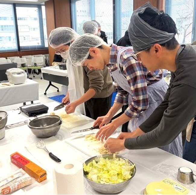 育休を取って終わりにしない。復職後の家事・育児を考える「育休パパ料理教室」を初めて平日に開催します。