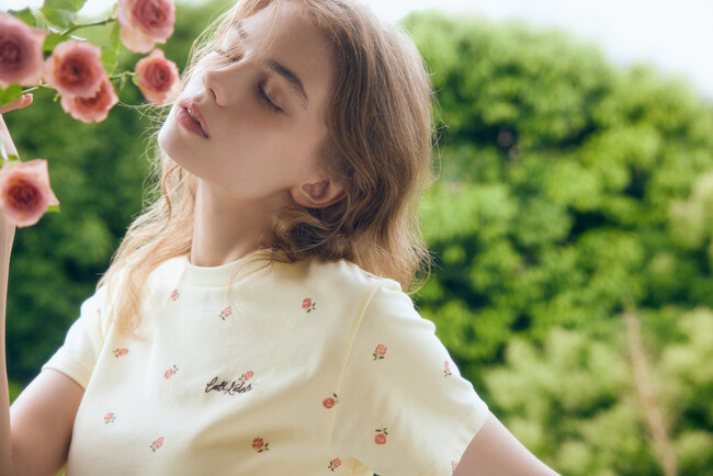 【Cath Kidston】新作Tシャツが7月10日(金)発売!「Button Rose」総柄プリントTシャツが初登場!