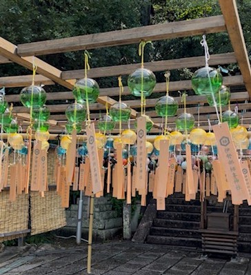 境内に200個の紀州漆器風鈴が響く「伊勢部柿本神社 風鈴まつり」開催~音の参道で楽しむ和歌山の夏~