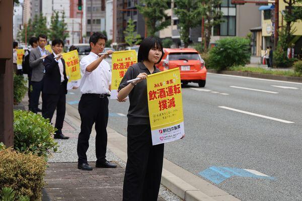 【福岡大学】「旗の波運動」で学生が飲酒運転撲滅を呼びかけました