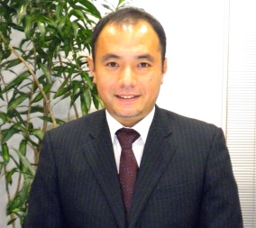 企業の経営課題をアウトソーシングサービスで手助けするビジネスのエスプール<2471>(JQS)。成長の見込まれる、「ロジスティックアウトソーシングの商品発送代行サービス」と、「障がい者雇用支援サービス」に力を入れている。浦上壮平社長は、学生時代、サッカーで鍛えた、「どんな状況でも勝利を目指す強い思い」で経営に取り組んでいる。 企業の経営課題をアウトソーシングサービスで手助けするビジネスのエスプール<2471>(JQS)。成長の見込まれる、「ロジスティックアウトソーシングの商品発送代行サービス」と、「障がい者雇用支援サービス」に力を入れている。浦上壮平社長は、学生時代、サッカーで鍛えた、「どんな状況でも勝利を目指す強い思い」で経営に取り組んでいる。