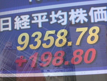 ４日後場の東京株式市場は、ほぼ全面高の相場を持続。ＮＹ株高と円安を背景に好決算・増額修正銘柄を物色する動きが強まり、、東証３３業種別指数で安い業種はパルプ・紙のみ。東証１部の値上がり銘柄数は１３６７銘柄（約８２％）だった。