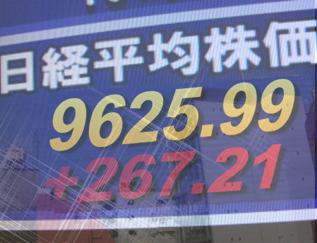 ５日後場の東京株式市場は、全般一段高の場面をみせてほぼ全面高。ＮＹ株の急騰２００ドル高に加え、日銀が週明けから国債の買い入れ開始を発表したことを好感。前場に続き業種別指数は全業種が値上がりした。東証１部の値上がり銘柄数は１４９２銘柄（約９０％）だった。
