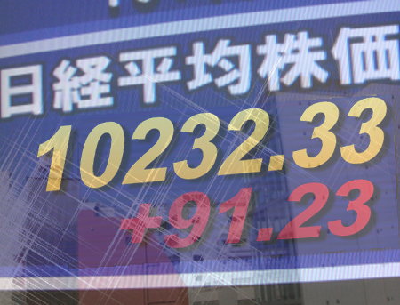 ８日後場の東京株式市場は、全般もちあい。円相場の軟化と法人税の減税を好感する半面で、北鮮が砲撃訓練と伝えられたため、模様眺め気分が漂った。後場は、銀行株が小高く転換。鉄鋼、大手商社、自動車のほか薬品、運輸株が高く、東証１部の値上がり銘柄数は１２２０銘柄（約７３％）だった。
