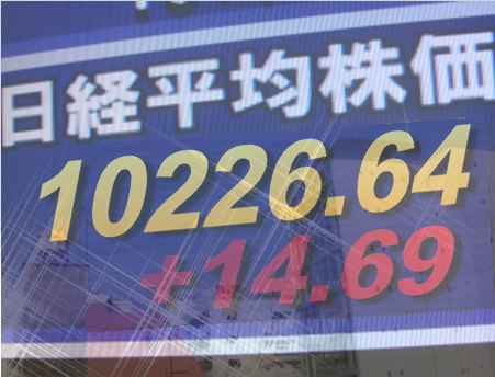 １３日前場の東京株式市場は、全体に強もちあい。為替が円安気味となり１ドル８４円に接近。鉄鋼株が高く自動車、機械、電機・精密株なども総じて堅調。東証１部の値上がり銘柄数は９８８銘柄（約５９％）だった。