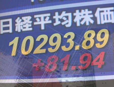 １３日後場の東京株式市場は、徐々に値上がり銘柄数が増えて強さを回復。為替が１ドル８４円台に入り円安基調を強めた上、大手銀行株が堅調なため、前場は安かった不動産、倉庫・運輸などの業種も持ち直し、３３業種別指数は全業種が高い。東証１部の値上がり銘柄数は１３５４銘柄（約８１％）だった。