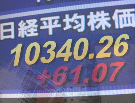 ２７日前場の東京株式市場は、主力銘柄が堅調で全般反発、持ち直す相場。為替は対ユーロで円高気味となったものの、前週のロンドン株式などの高値更新で帳消しの印象。