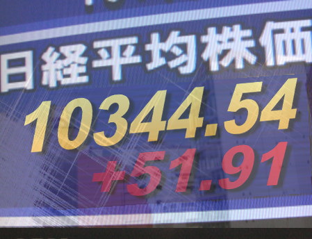 ２９日後場の東京株式市場は、全般に値を戻し堅調。中国株の堅調さと円相場の安定を背景に次第に値上り銘柄数が増え、大手銀行、不動産、建設株などが水準を一段上げたほか、精密、機械株なども浮揚。東証１部の値上がり銘柄数は１３１５銘柄（約７９％）だった。