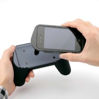 サンワサプライが公開した「iPhone・iPod touchゲームグリップ(iPhone4対応) 400-JY002」の製品画像 サンワサプライが公開した「iPhone・iPod touchゲームグリップ(iPhone4対応) 400-JY002」の製品画像