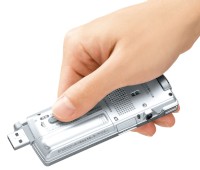 三洋電機が公開したリニアPCMレコーダー「ICR-PS511RM」の製品画像。USB接続端子を出した状態。 三洋電機が公開したリニアPCMレコーダー「ICR-PS511RM」の製品画像。USB接続端子を出した状態。