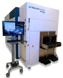 大日本印刷（ＤＮＰ）＜７９１２＞（東１）は、米国のモレキュラーインプリント（Ｍｏｌｅｃｕｌａｒ　Ｉｍｐｒｉｎｔｓ，　Ｉｎｃ．　本社：米国テキサス州　ＣＥＯ：Ｍａｒｋ　Ｍｅｌｌｉａｒ－Ｓｍｉｔｈ：ＭＩＩ）のナノインプリント用の型（テンプレート）のレプリカ（複製）を製造する装置「ＰＥＲＦＥＣＴＡＴＭ　ＭＲ５０００」を業界に先駆けて導入した。