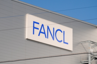 ファンケル＜４９２１＞（東１）は２１日、反発の始まりとなり、１２０７円（２円高）で寄ったあと１２１４円（９円高）。昨日発表した１２月の月次動向を好感する相場となった。
