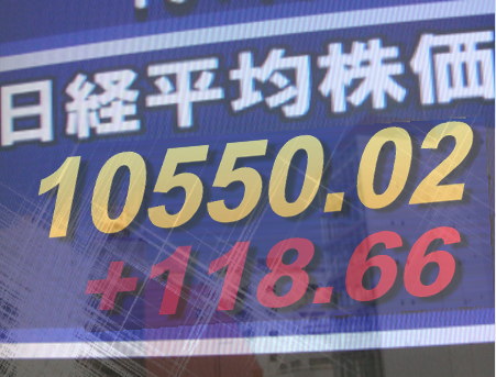 ４日前場の東京株式市場は、主力株中心に全般堅調。新日本製鐵＜５４０１＞（東１）と住友金属工業＜５４０５＞（東１）の経営統合発表を受け、産業界が国際競争力の強化に向けて「日本連合」の構築に動き出すとの期待が高揚。業種別指数では鉄鋼株が値上がり率１位。東証１部の値上がり銘柄数は１１４４銘柄（約６８％）だった。