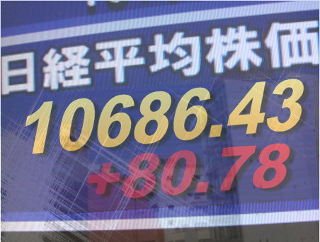 １４日前場の東京株式市場は、朝発表の１０～１２月期の国内総生産（ＧＤＰ）が比較的底堅かった上、エジプト情勢の一段落も好材料となって全般堅調。海運株や不動産株が高く、自動車、精密機器などもしっかり。