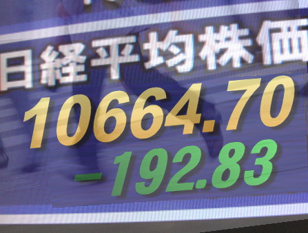 ２２日後場の東京株式市場は、下げ一巡となったものの模様ながめ。リビア情勢の緊迫を受けて産業への影響の大きいドバイ原油が１００ドル台に乗り、香港・上海株式も軟調と伝えられたため、模様ながめ気分は強かった。値上りした業種は３業種（石油・石炭、電力・ガス、陸運）のみ。