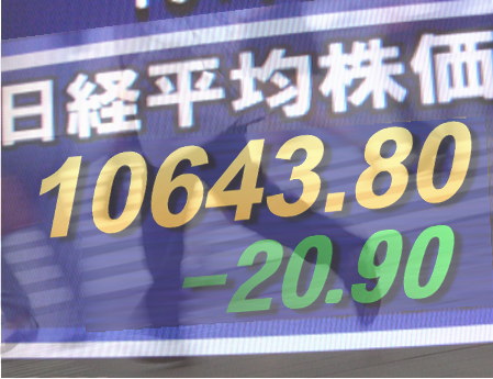 ２３日前場の東京株式市場は、ＮＹ株の急落１７８ドル安にもかかわらず全般に底堅い相場。リビア騒乱では昨日先行安していた上、対ユーロでの円安傾向が心理を支えた様子。空運株が燃料高の懸念にもかかわらず反発し、電力株は続伸傾向。