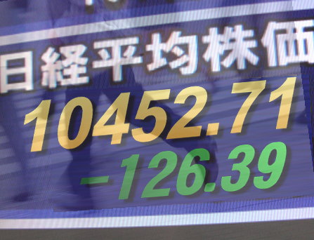 ２４日後場の東京株式市場は、模様ながめ気分が広がり軟調相場。ＮＹ原油の一時１００ドル乗せに加え、円相場が対ドルで８２円０１銭、対ユーロで１１３円ちょうどの円高となり、手控えられた。