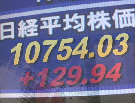 ３月１日後場の東京株式市場は、全体底上げ型でジリ高。ＮＹ市場の株式続伸と原油軟化に加え、円相場が１ドル８２円台の反落基調となったため、業種別指数は全業種が値上り。東証１部の値上がり銘柄数は１２４４銘柄（約７４％）だった。