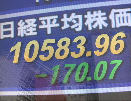 ２日前場の東京株式市場は、全般急反落。ＮＹ株の急反落１６８ドル安と円相場の強含みを受けて主力銘柄から下げ、業種別で堅調なのは鉱業１業種のみ。昨日上げた大手銀行株、自動車、不動産などは軒並み軟調。東証１部の値上がり銘柄数は１９３銘柄（約１２％）だった。