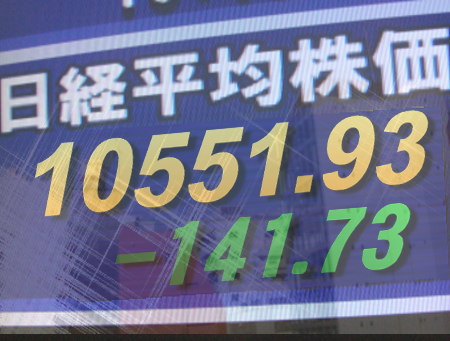 ７日前場の東京株式市場は、政局の流動化懸念を受けて全般に模様ながめ。円相場は１ユーロ１１５円台の円安となったものの、主力銘柄の重さが目立ち、増配銘柄などの個別物色が中心。東証１部の値上がり銘柄数は３１８銘柄（約１９％）だった。