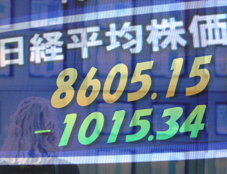 １５日後場の東京株式市場は、一段安となったあと一進一退に転じてほぼ全面安。福島第１原発の処理に米軍も支援と伝えられたため、危機感が拡大する場面があった。下げ一巡後も電力供給に懸念が広がった。ただ、建設、住宅関連株などには急騰銘柄があり、東証１部の値上がり銘柄数は３４銘柄（約２％）だった。