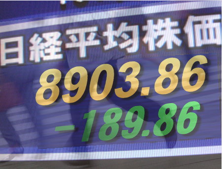１７日前場の東京株式市場は、乱高下。円相場の過去最高更新に加え、東北地方太平洋沖地震で被災した原発の動向が懸念され、３３業種別指数で値上りした業種は石油・石炭、鉱業の２業種のみ。