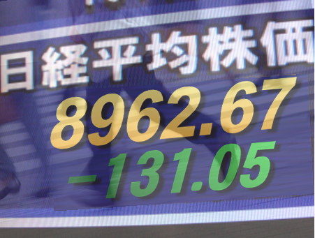 ７日後場の東京株式市場は、次第に値を戻す相場。原発の冷却活動が伝えられるにつれて買い戻す雰囲気となり、３３業種別指数で高い業種は前場の２業種から１１業種に拡大。