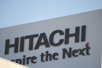 日立製作所＜６５０１＞（東１）が大幅続伸している。東日本大震災の発生後原子力発電関連株として売り人気が強まり、３月１５日には３３４円と震災前日の１０日の終値５０６円から３４％もの下げに見舞われた。中期経営計画でも火力発電や原子力発電などの社会イノベーション事業に力を注ぐことを明らかにしている。