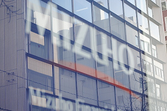 みずほフィナンシャルグループ＜８４１１＞（東１）は２４日、１４８円（１円安）で始まったあと前後場を通じて１５０円から１４７円の間で小動きとなり、終値も１４８円。