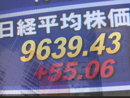 ７日前場の東京株式市場は、全般持ち直し堅調・反発。ここ軟調だった大手銀行株、不動産株が反発し、自動車、精密株の一角もしっかり。東京電力は反発し、前日比変わらずを１日含めて昨日までの１１日続落に変化の兆し。東証１部の値上がり銘柄数７９４銘柄（約４７％）。